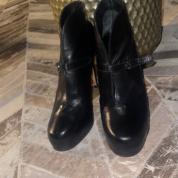 Boots - Picture 1 of 5